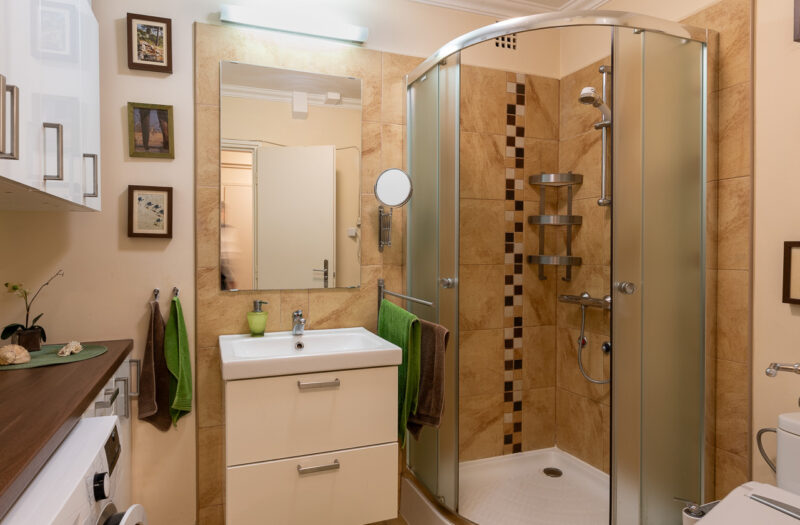 Földszint: fürdőszoba/WC
